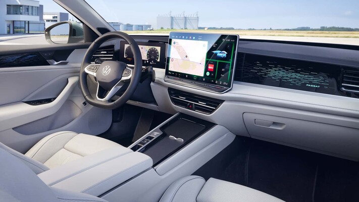 Cabina tecnológica y confortable del Volkswagen Passat Variant con pantalla táctil. Cabina tecnológica y confortable del Volkswagen Passat Variant con pantalla táctil.