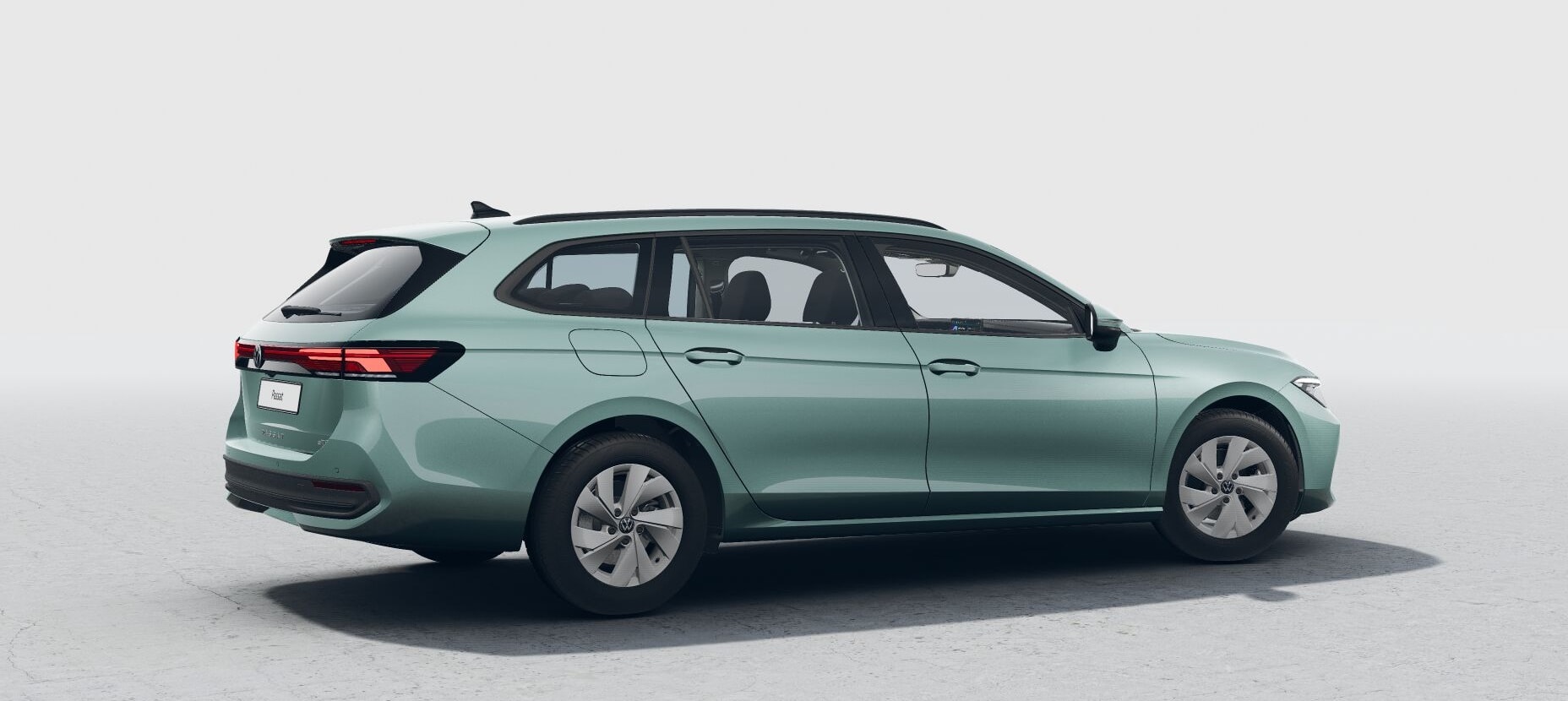 Perfil lateral del Passat Variant mostrando su diseño en verde.