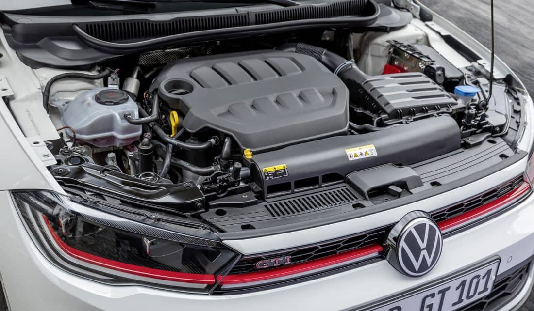 Motor del Volkswagen Polo GTI, corazón de la máquina deportiva.