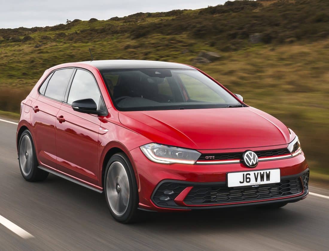 Perfil lateral del Polo GTI mostrando la línea y llantas deportivas.