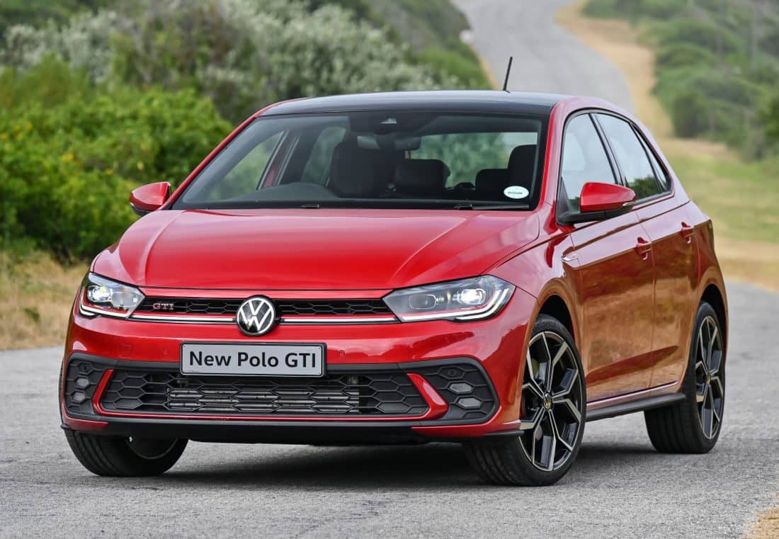 El Polo GTI mostrando su agresiva parrilla delantera y faros full LED.