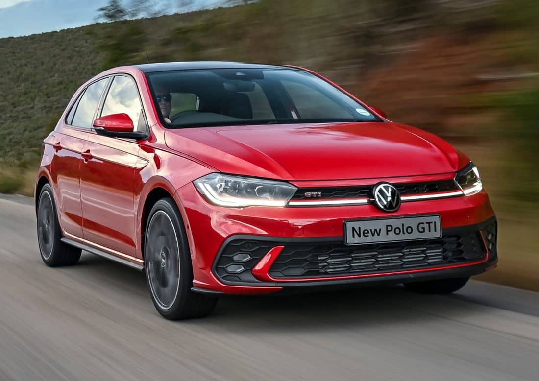 El Polo GTI en movimiento, una imagen que transmite su agilidad y deportividad.