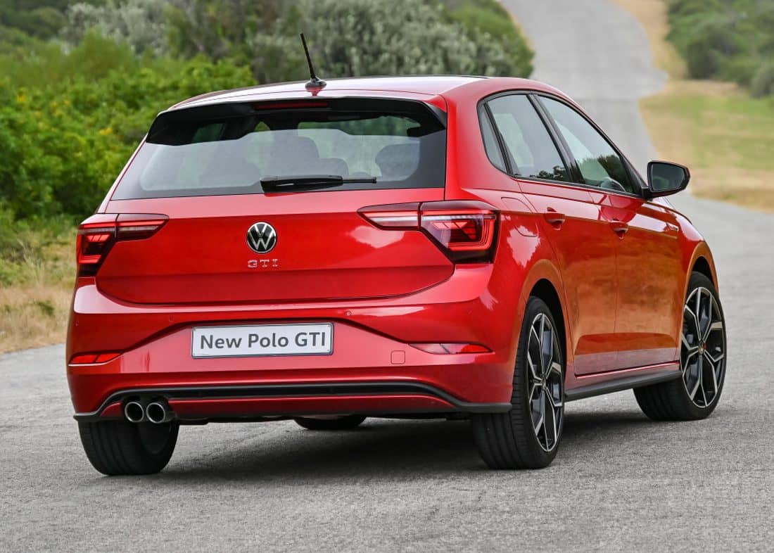 Perspectiva trasera del nuevo Polo GTI subrayando el diseño de la zaga.