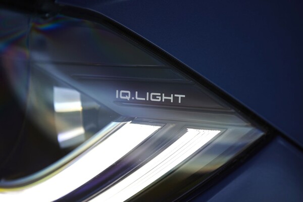 Volkswagen Polo desde un ángulo lateral, destacando su elegancia. Volkswagen Polo desde un ángulo lateral, destacando su elegancia.