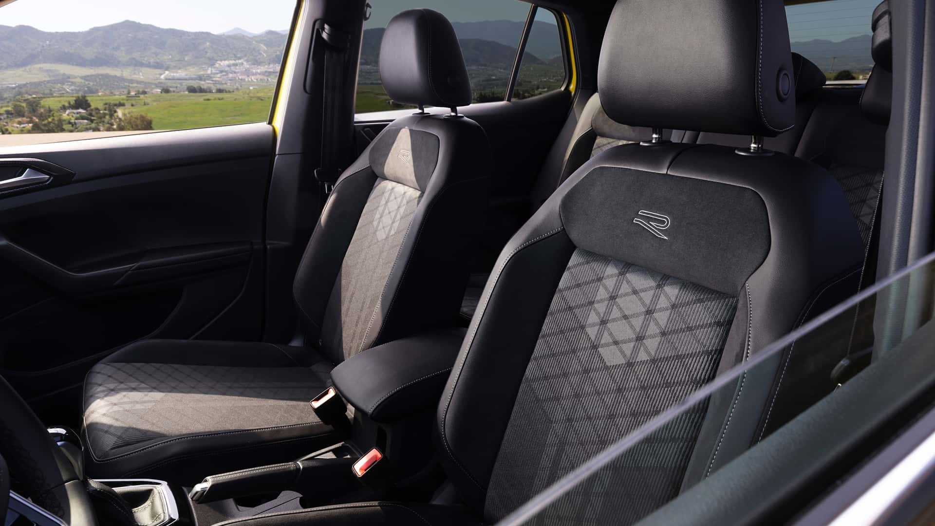 Asientos delanteros del Volkswagen T-Cross con tapizado premium.