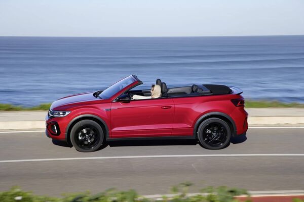Perfil del T-Roc Cabrio con la capota plegada Perfil del T-Roc Cabrio con la capota plegada