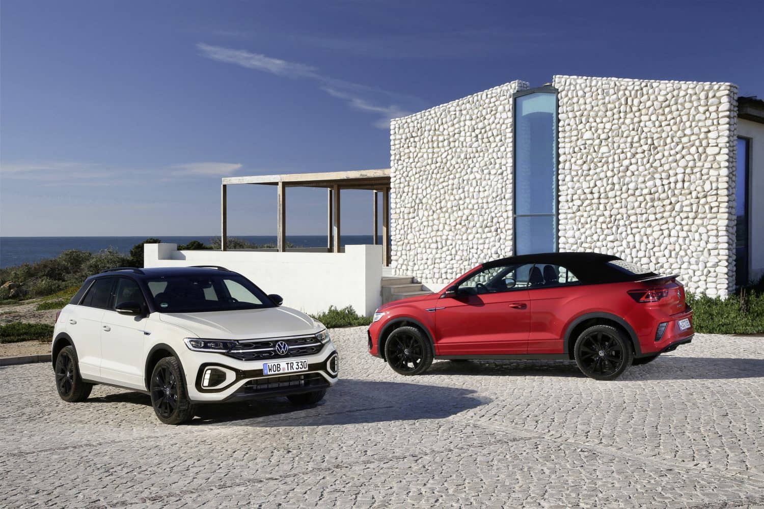 Duo de Volkswagen T-Roc Cabrio, contraste entre variantes de color.
