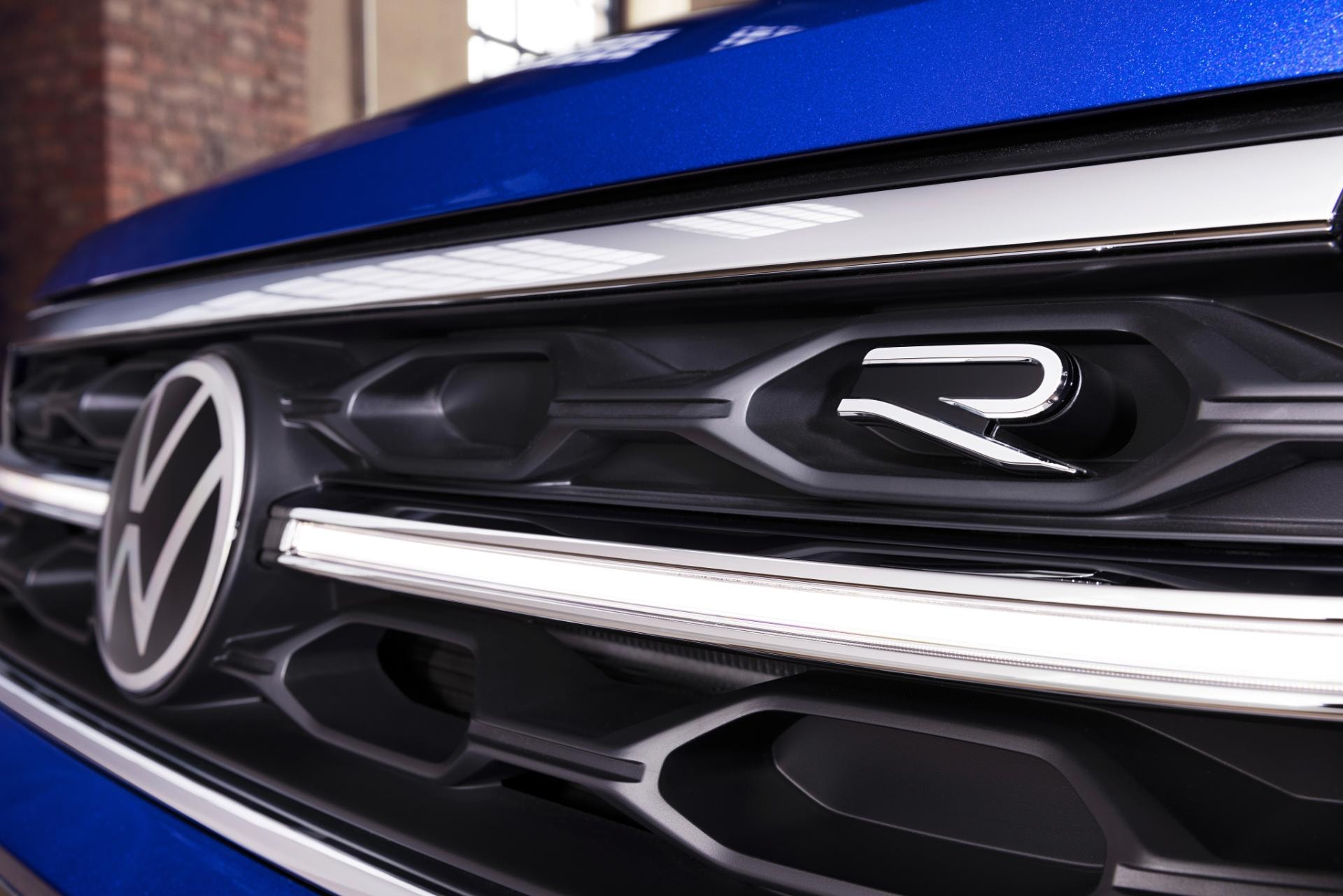 Detalle de la insignia 'R' que identifica la versión deportiva del T-Roc.
