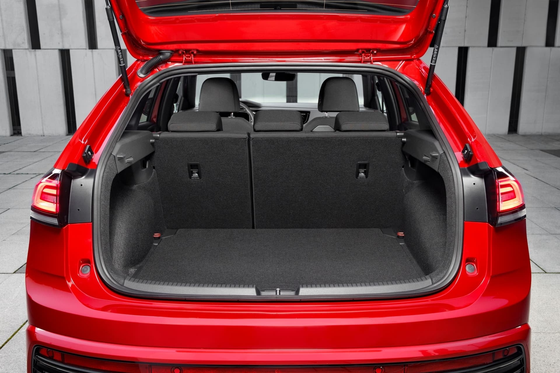 Vista del maletero amplio y versátil del Volkswagen Taigo.