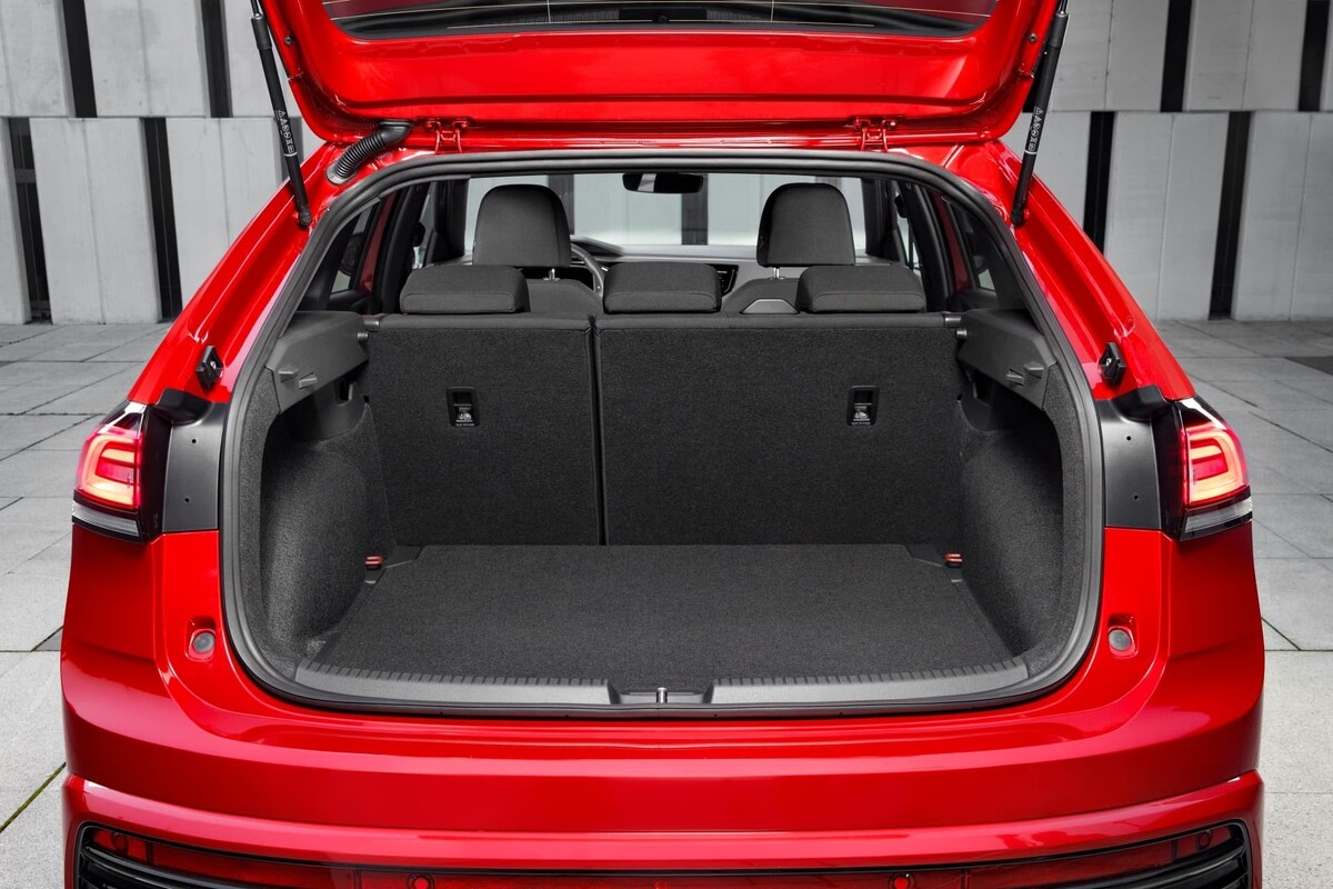 Vista del maletero amplio y versátil del Volkswagen Taigo. Vista del maletero amplio y versátil del Volkswagen Taigo.