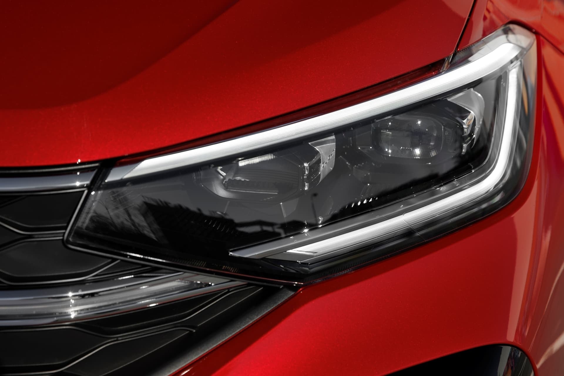 Detalle del faro LED del Volkswagen Taigo en color rojo.