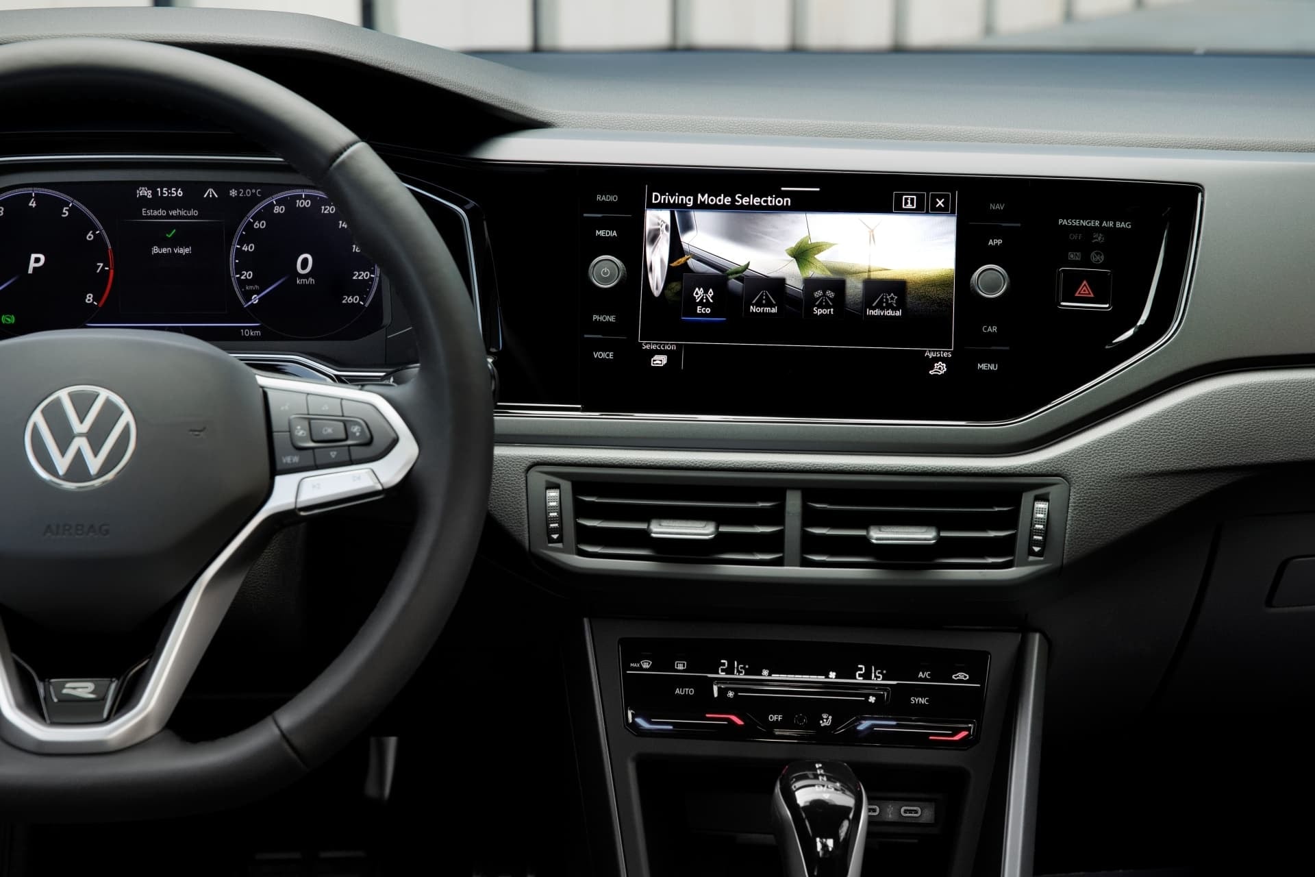 Integración de Apple CarPlay en pantalla táctil del Volkswagen Taigo.