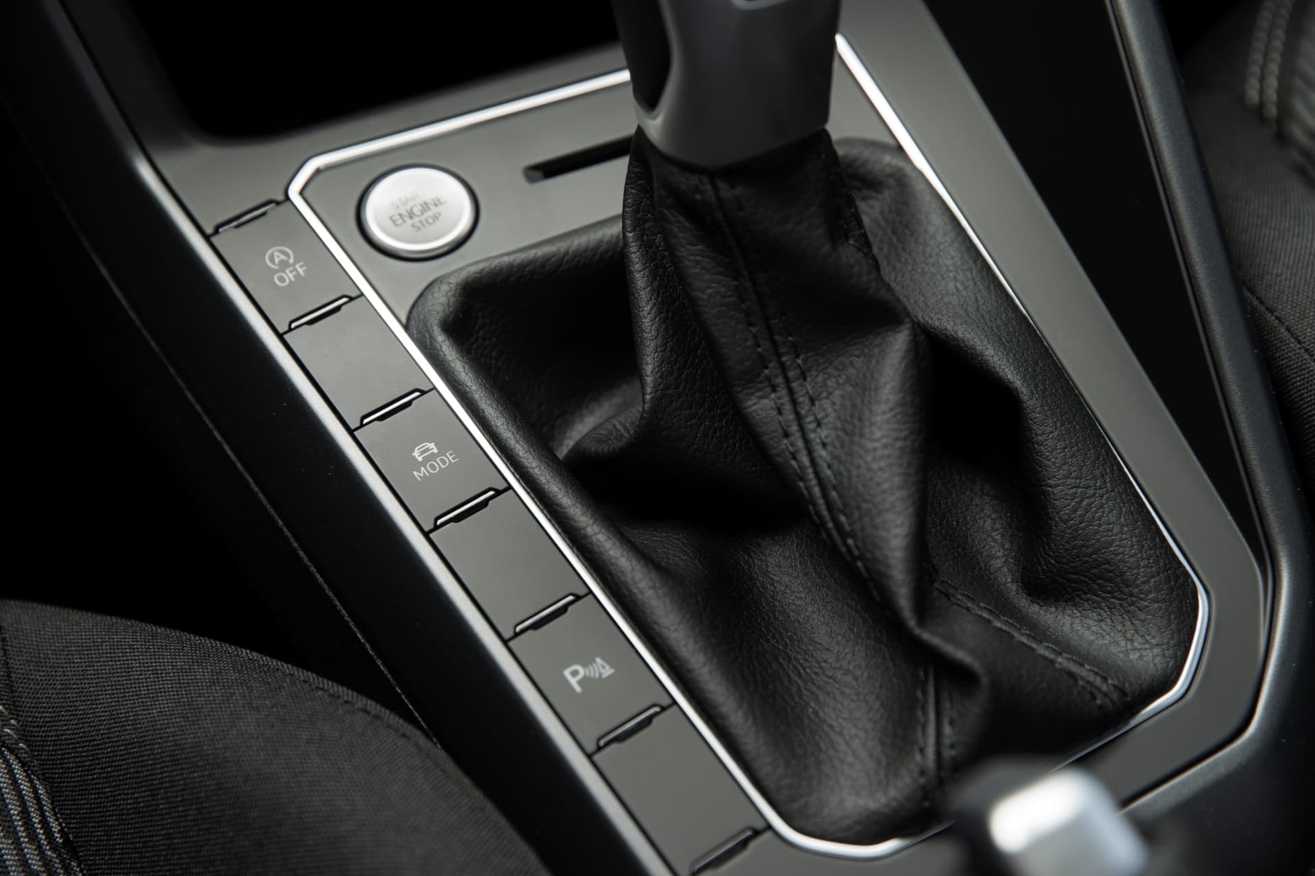 Selector de modos de conducción junto a la palanca de cambios.