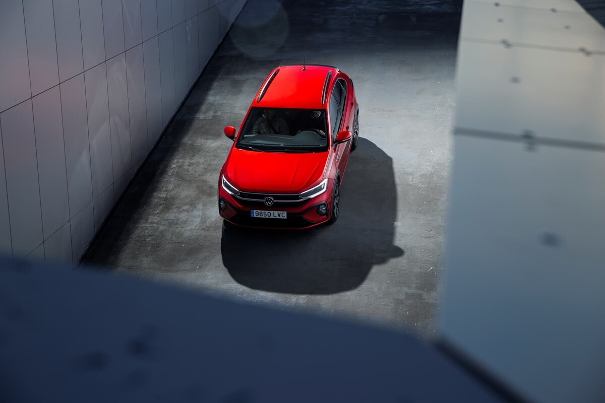 Vista superior del Volkswagen Taigo resaltando su diseño de techo. Vista superior del Volkswagen Taigo resaltando su diseño de techo.