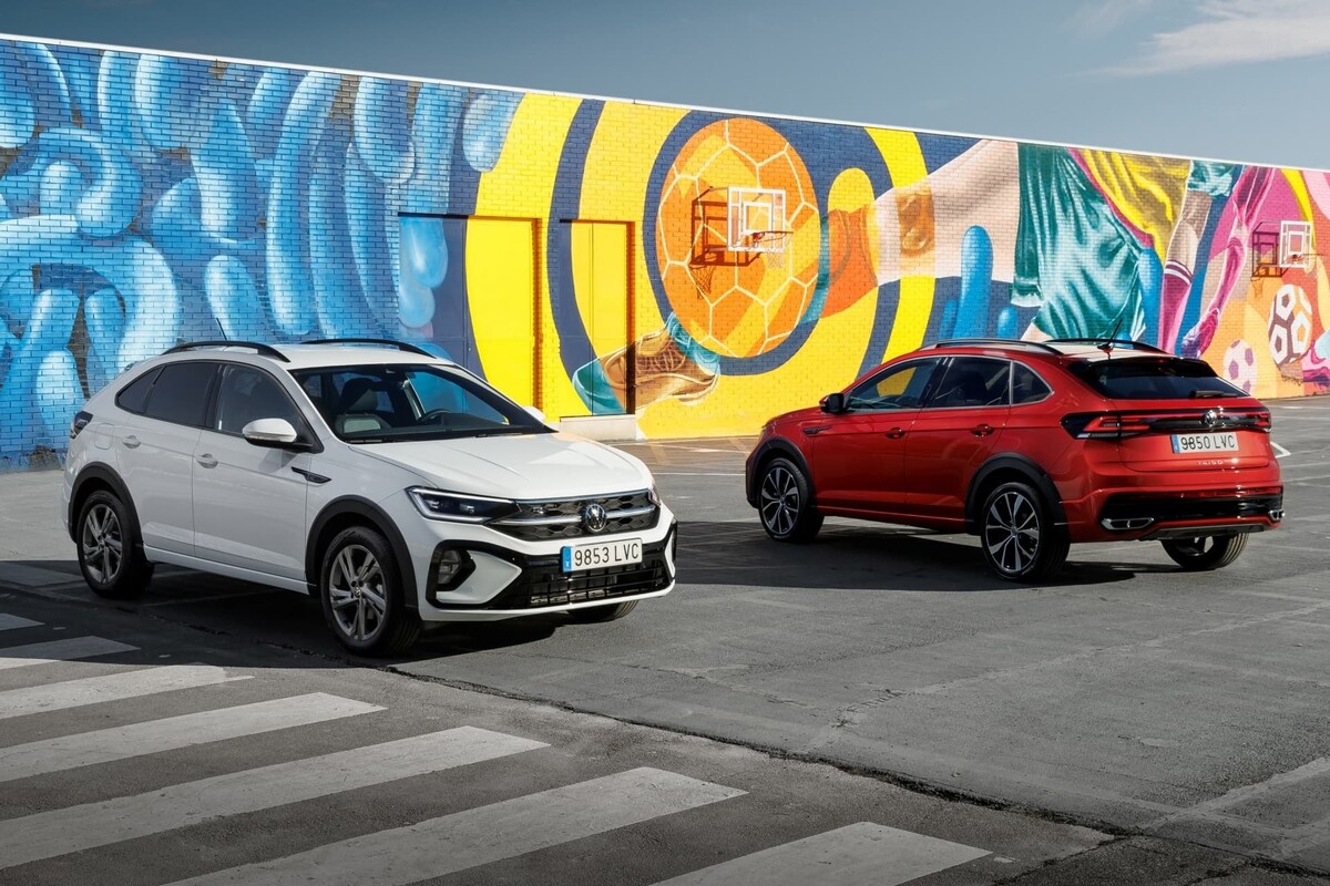 Volkswagen Taigo contrastando con el arte urbano de fondo. Volkswagen Taigo contrastando con el arte urbano de fondo.