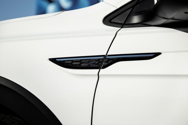 Detalle distintivo del diseño lateral del Volkswagen Taigo. Detalle distintivo del diseño lateral del Volkswagen Taigo.