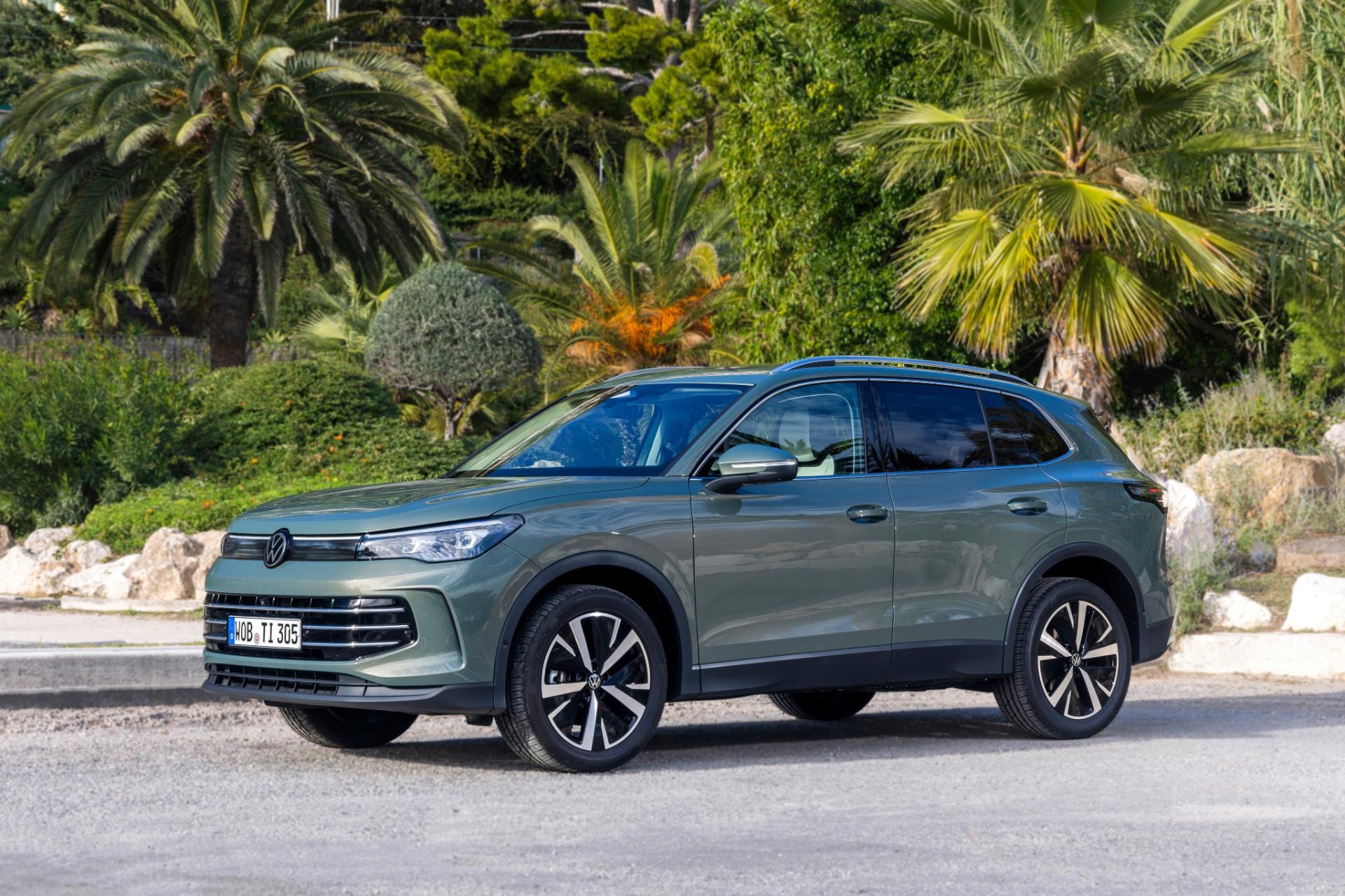Diseño atractivo del Tiguan desde un ángulo que muestra su robustez y estilo.