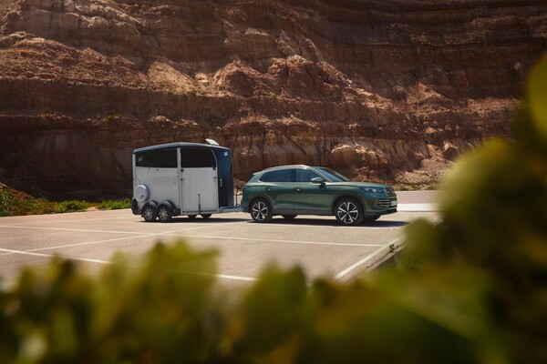 Volkswagen Tiguan híbrido demostrando su capacidad de remolque, funcionalidad para la aventura. Volkswagen Tiguan híbrido demostrando su capacidad de remolque, funcionalidad para la aventura.