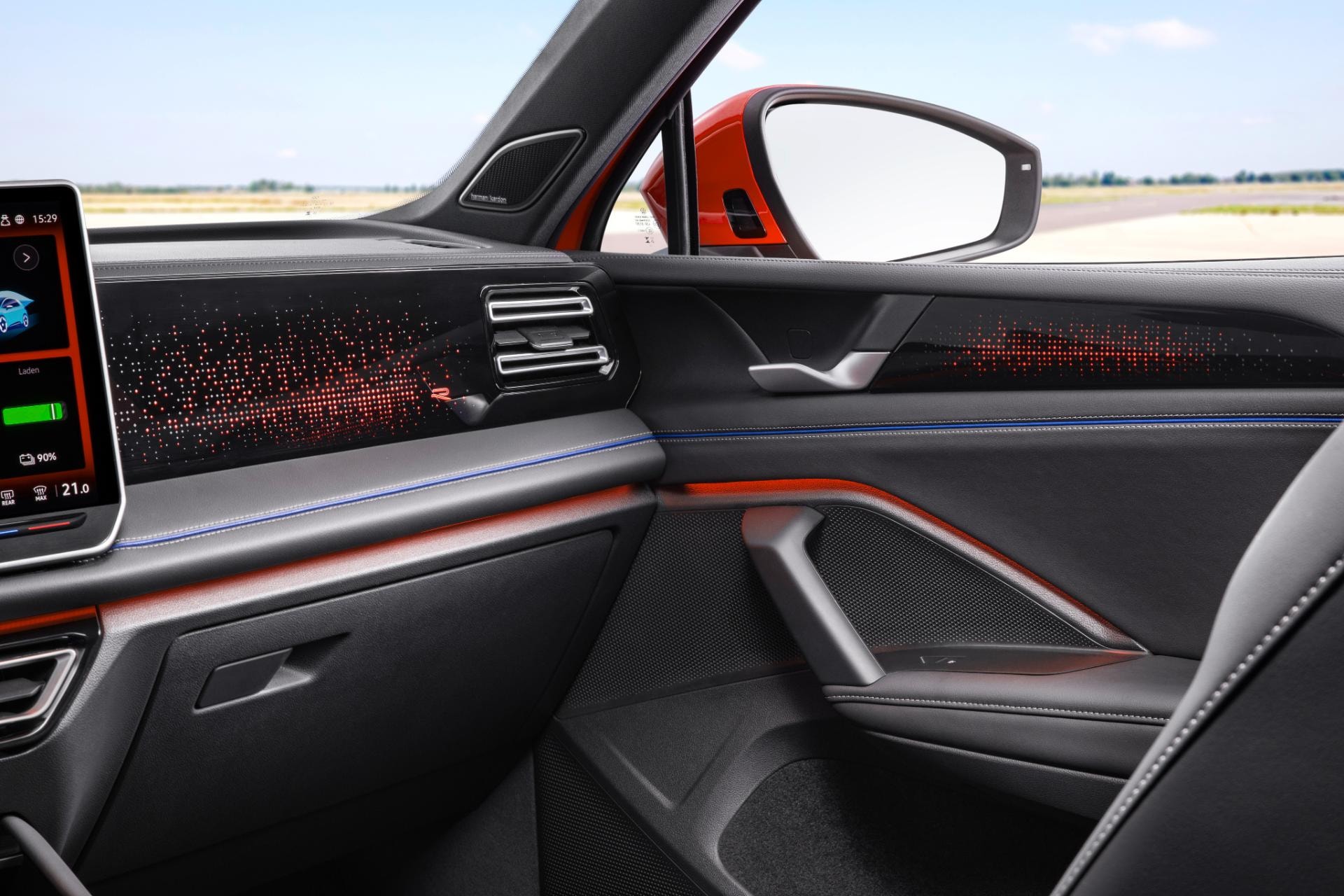 Detalle del acabado y materiales del panel de la puerta del Tiguan.