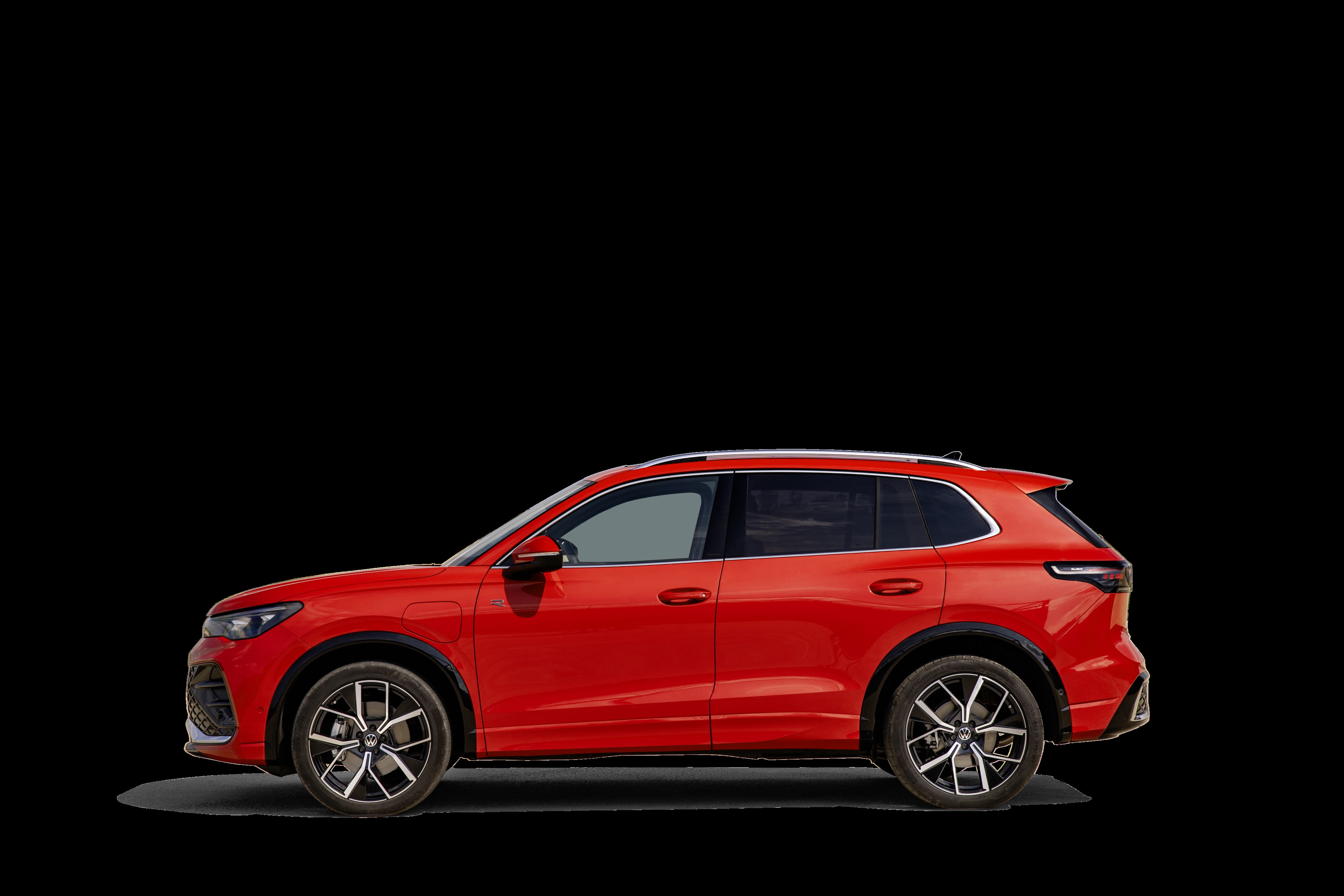 Vista de perfil del Volkswagen Tiguan en color rojo sobre fondo oscuro.