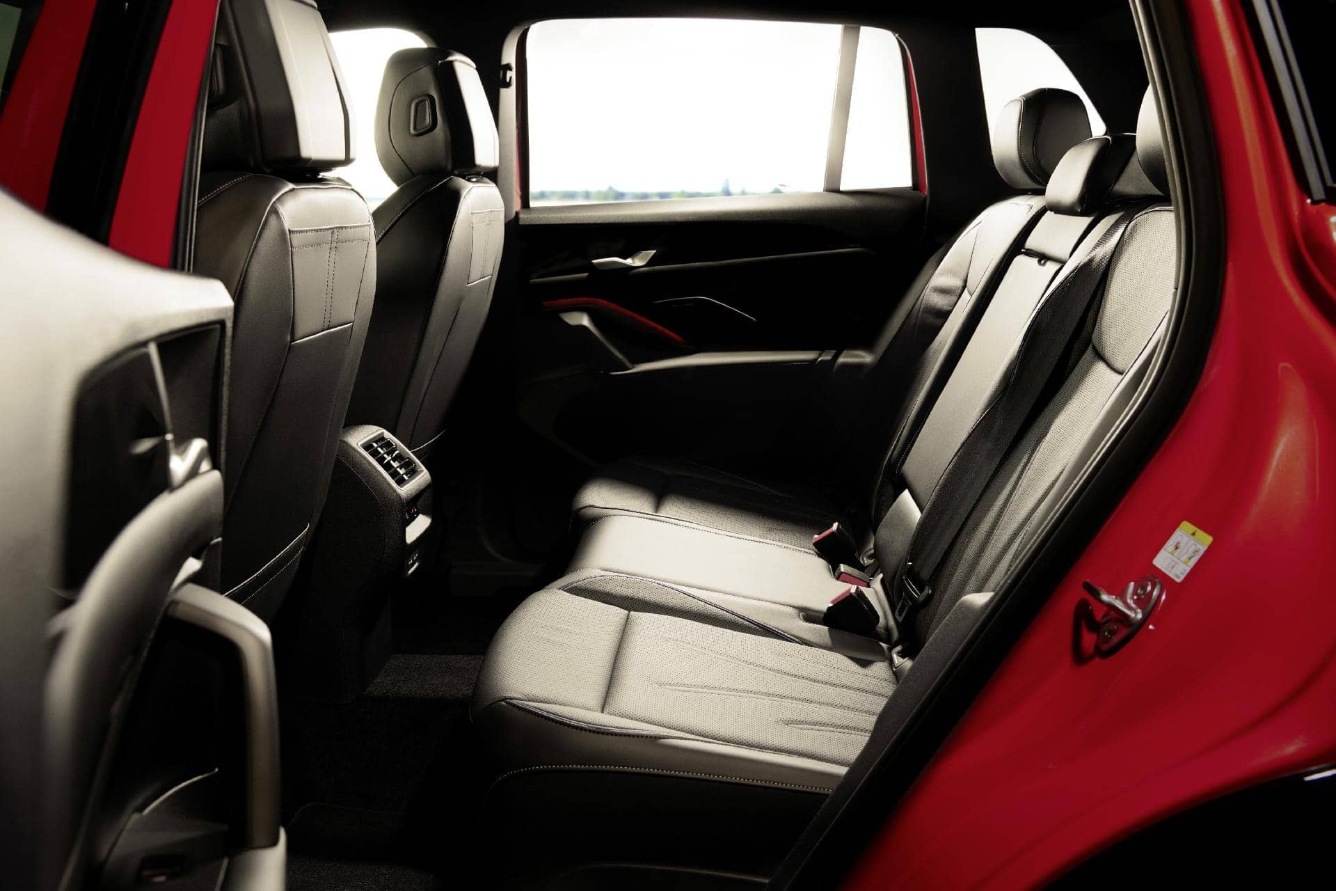 Espacio y comodidad en el habitáculo trasero