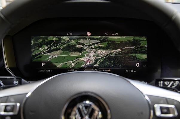Cuadro de instrumentos digital del Touareg con mapa detallado y displays nítidos. Cuadro de instrumentos digital del Touareg con mapa detallado y displays nítidos.