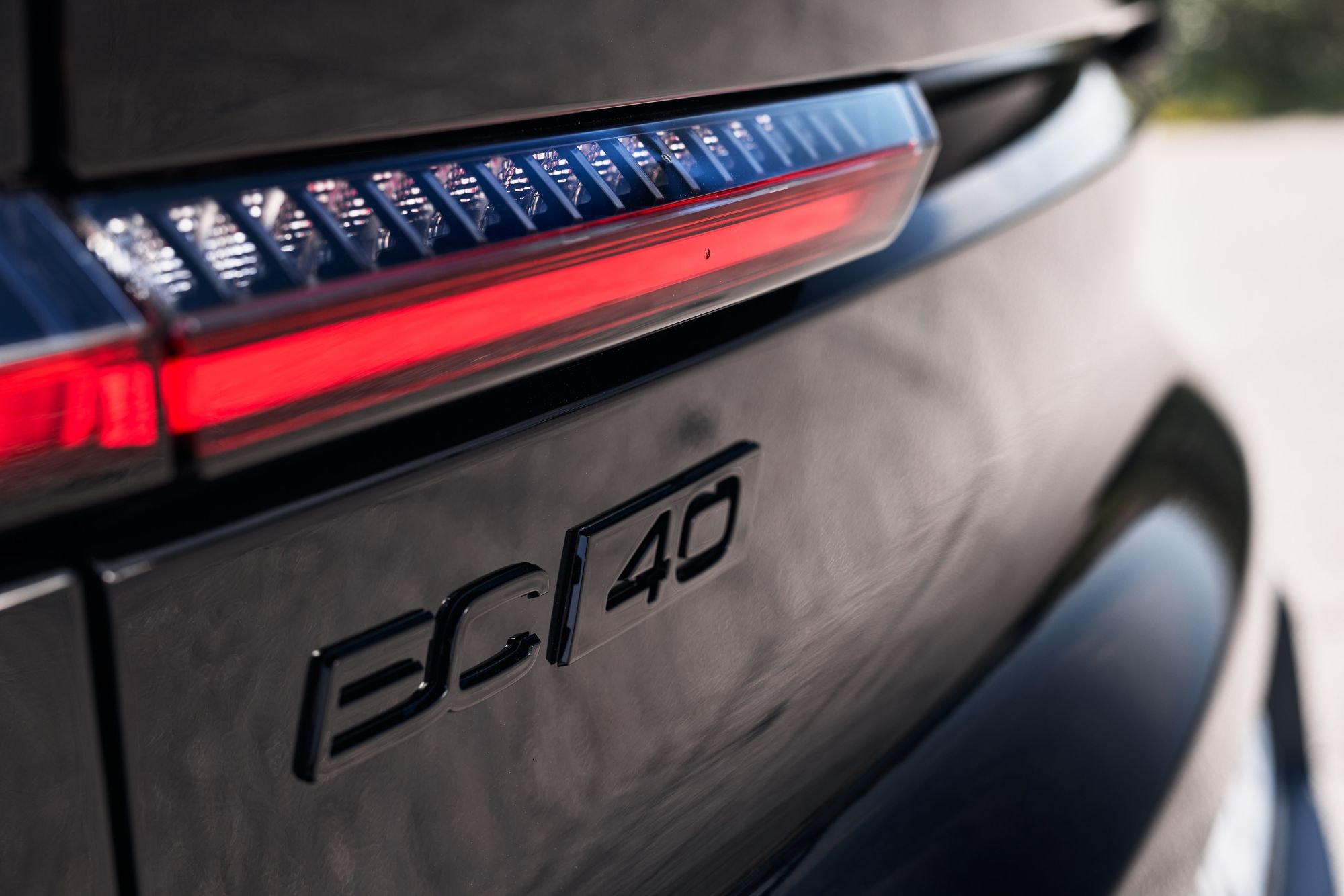 Tomada en movimiento, se aprecia la elegancia y agilidad del EC40.