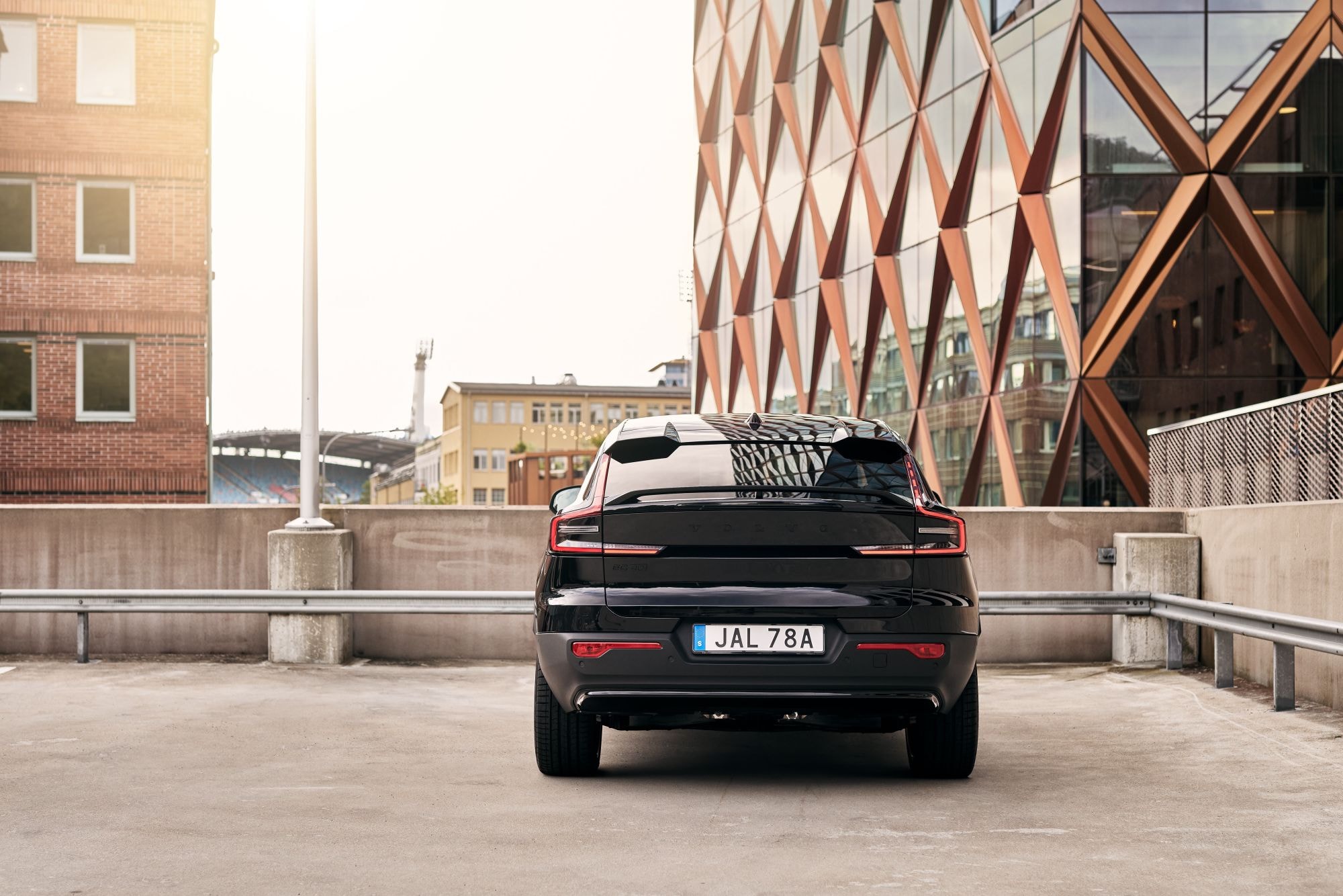 Primer plano del piloto trasero, un diseño elegante y moderno.