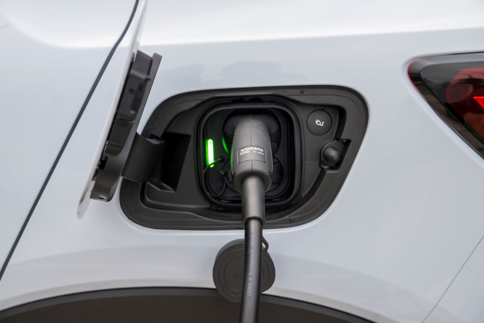 Detalle del faro trasero del Volvo C40, con tecnología LED.