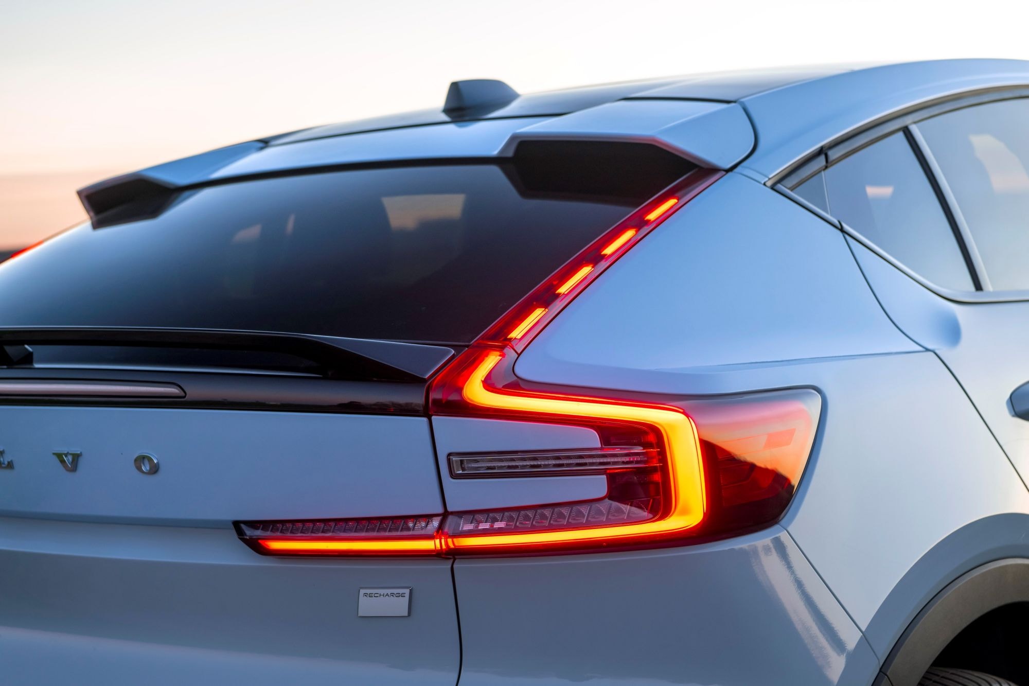 Rueda del Volvo C40, que combina estética y rendimiento.