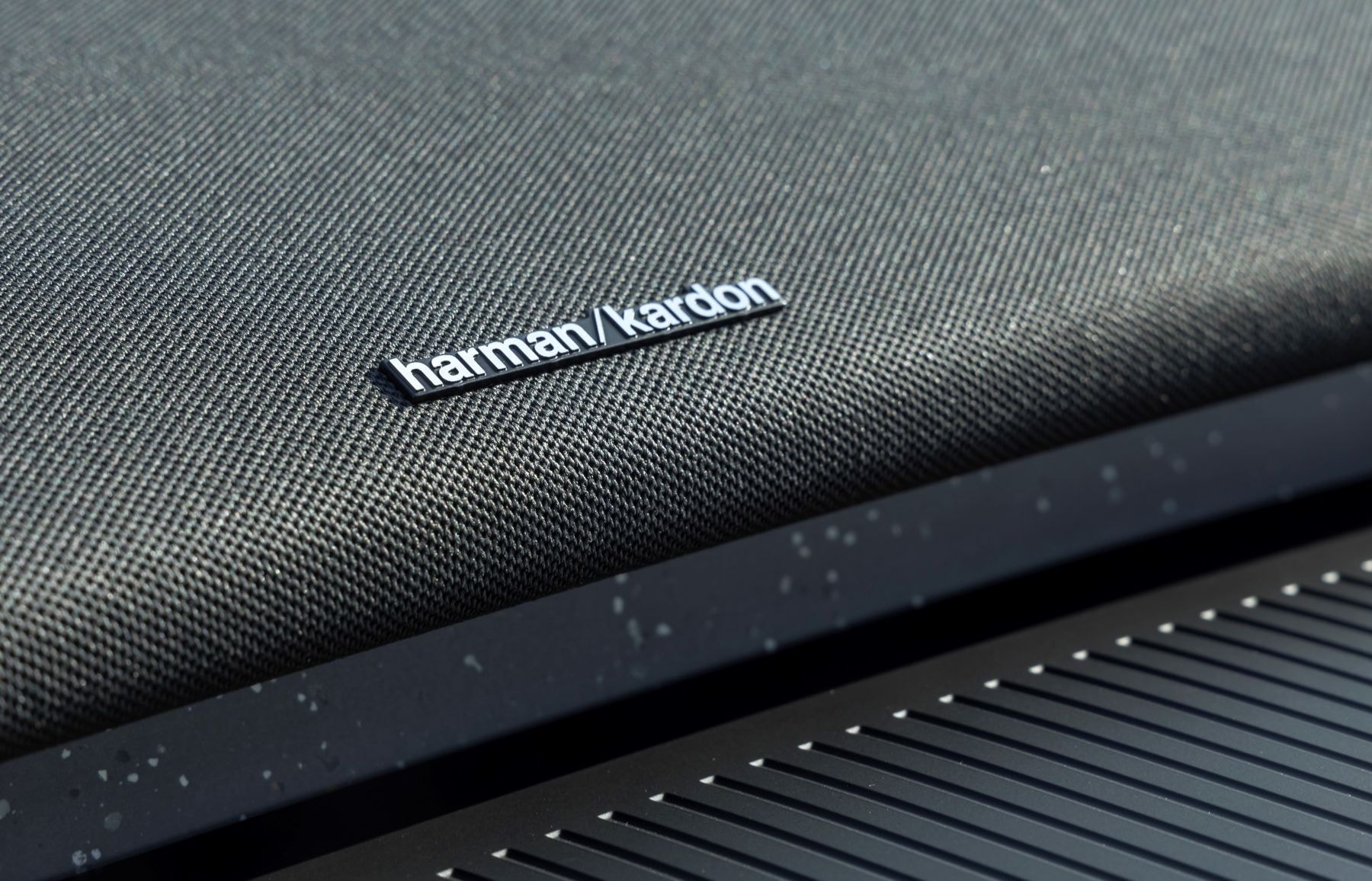 Acceso al compartimento de almacenamiento, práctico y elegante.