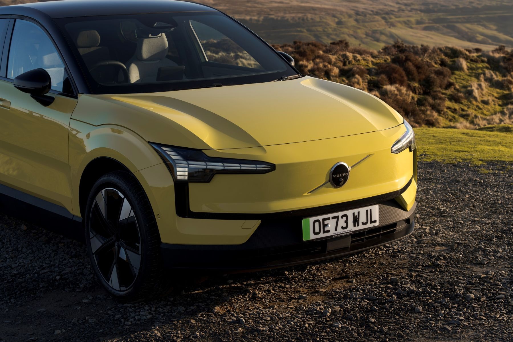 Detalle del tejido y la bandera sueca en el asiento del conductor.