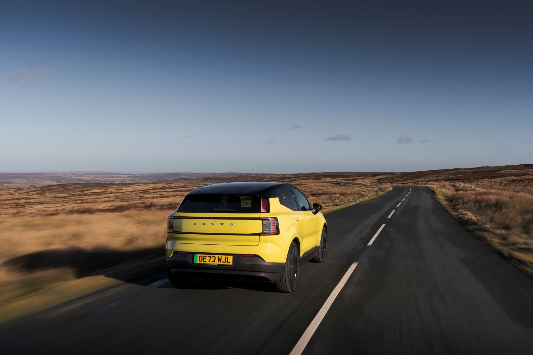 Diseño contemporáneo y elegante en la parte trasera del Volvo EX30.