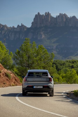 Volvo EX30 en acción, mostrando su diseño dinámico. Volvo EX30 en acción, mostrando su diseño dinámico.