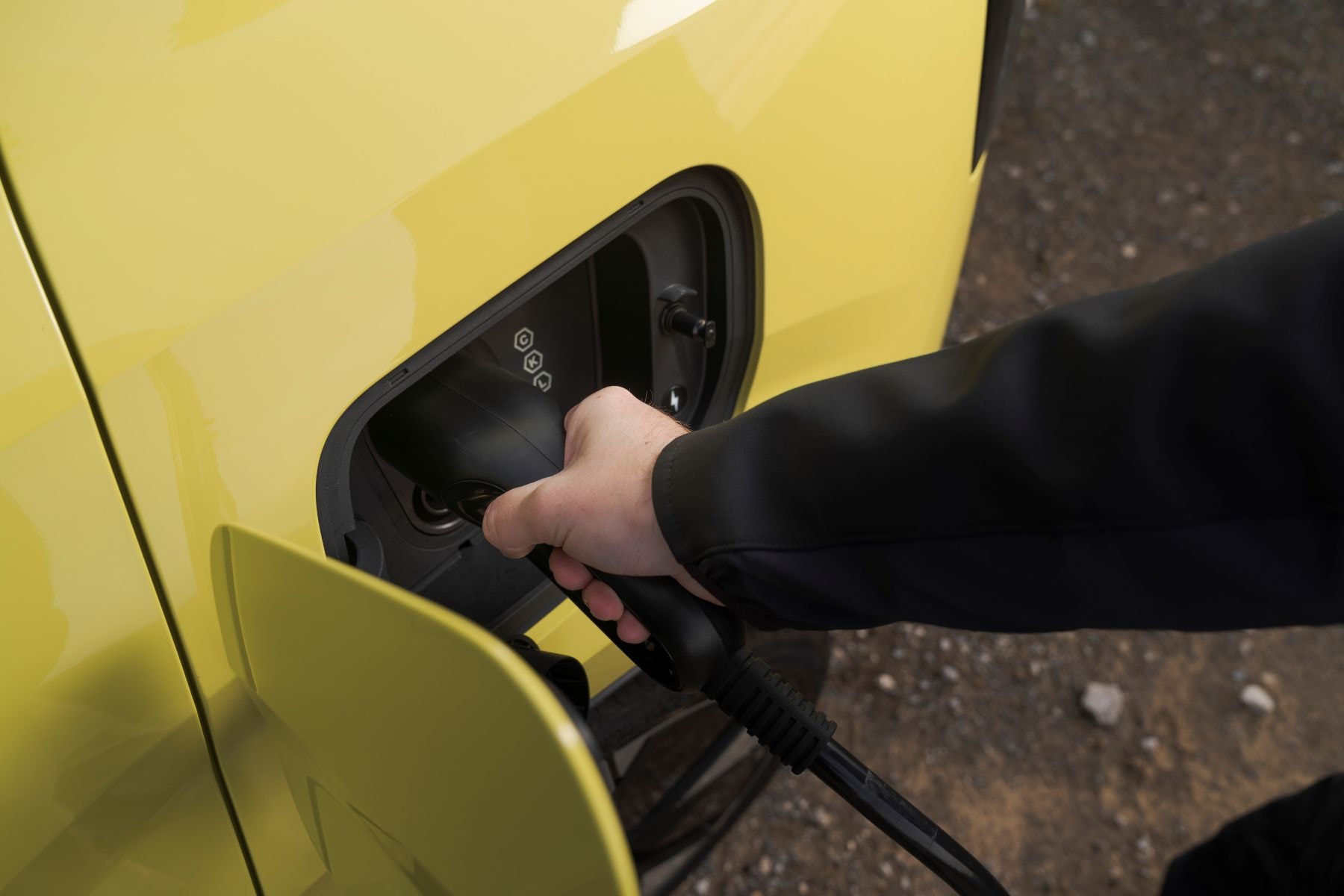 Vista detallada de la rueda del Volvo EX30 destacando su diseño.