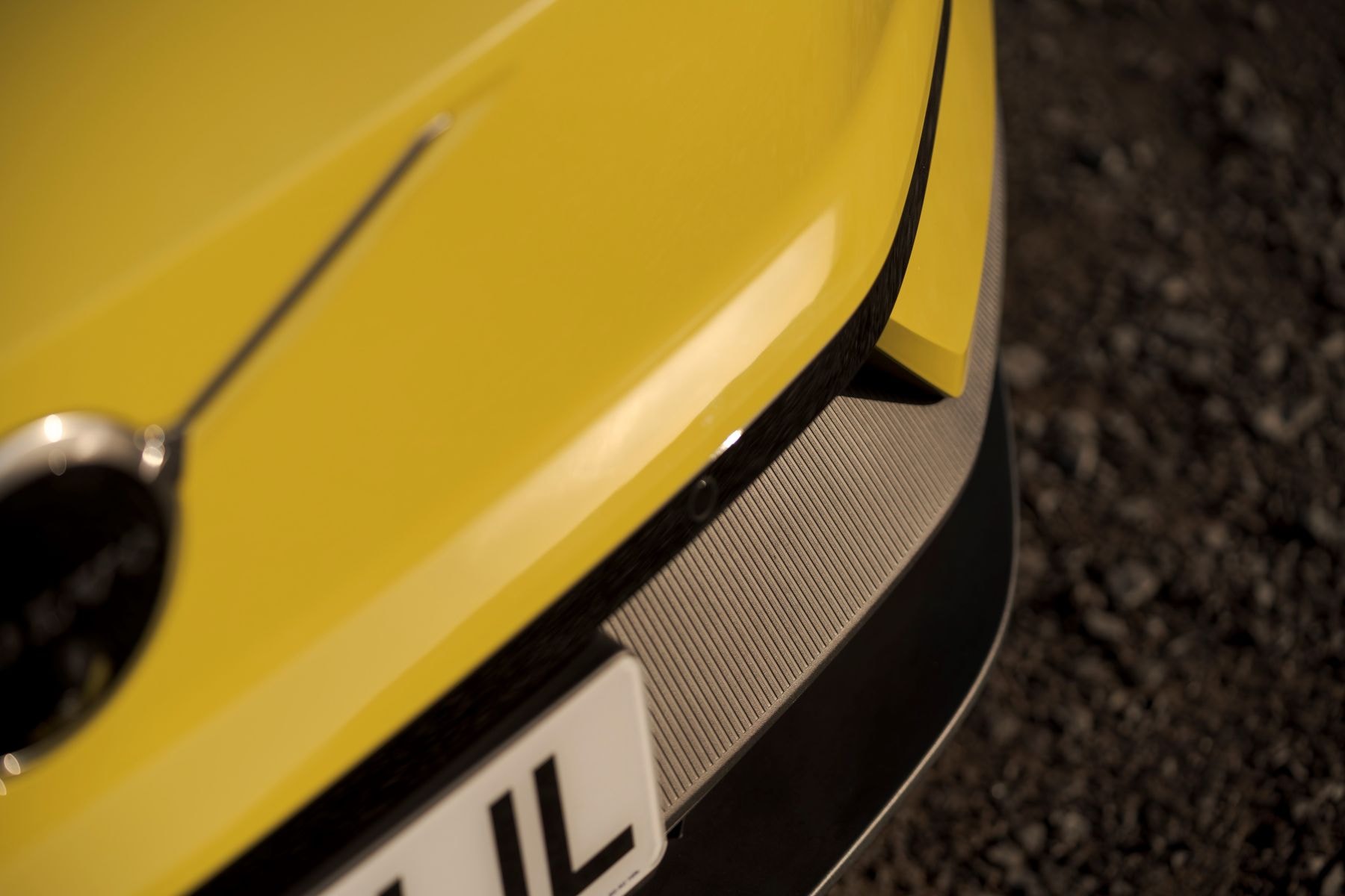 Detalle de la parte trasera y techo del Volvo EX30.