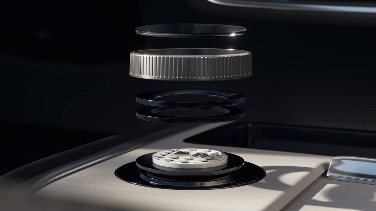 Vista del techo solar y arquitectura de sensores LiDAR en el techo del Volvo EX90. Vista del techo solar y arquitectura de sensores LiDAR en el techo del Volvo EX90.