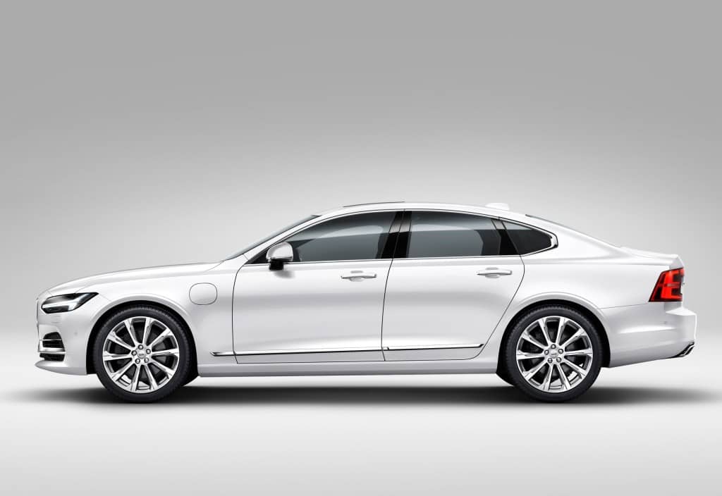 Captura de la silueta dinámica del Volvo S90 Híbrido en perspectiva lateral.