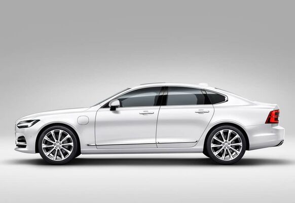 Captura de la silueta dinámica del Volvo S90 Híbrido en perspectiva lateral. Captura de la silueta dinámica del Volvo S90 Híbrido en perspectiva lateral.