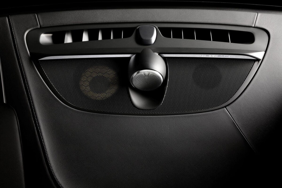 Detalle del sistema de audio premium en el interior del Volvo S90. Detalle del sistema de audio premium en el interior del Volvo S90.