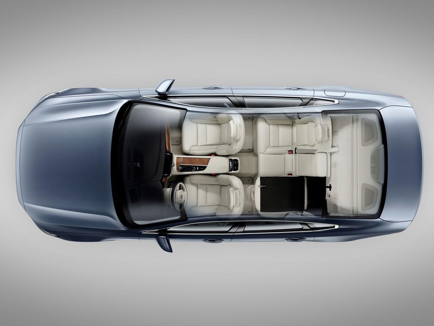 Vista superior del vehículo con el maletero cerrado, destacando su silueta.