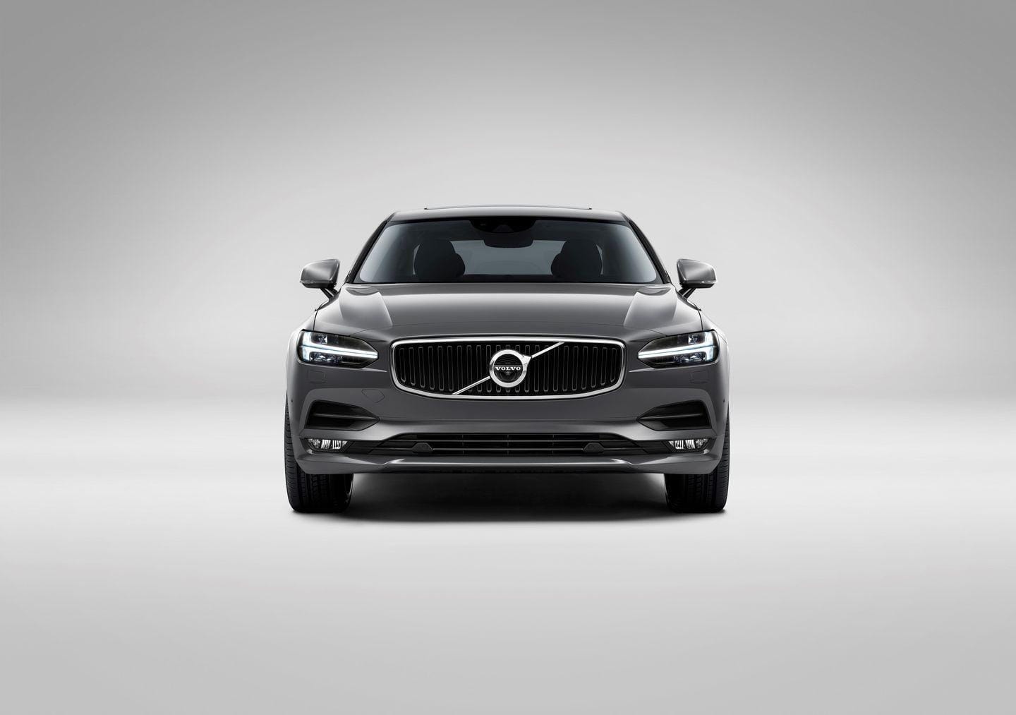 Frente estilizado del Volvo S90 con diseño escandinavo minimalista.