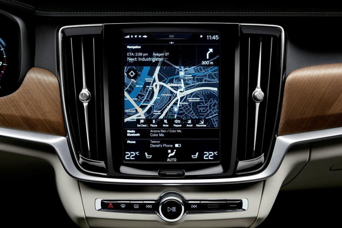 Habitáculo de lujo del Volvo S90 con acabados en madera y cuero. Habitáculo de lujo del Volvo S90 con acabados en madera y cuero.