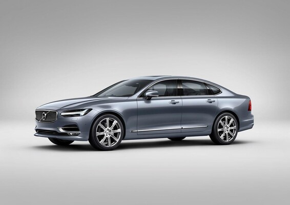 Perfil lateral del Volvo S90 mostrando su diseño y líneas fluidas. Perfil lateral del Volvo S90 mostrando su diseño y líneas fluidas.
