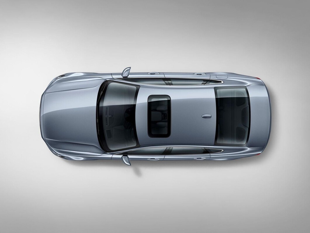 Sistema de infotainment Sensus Connect del Volvo S90 con pantalla táctil. Sistema de infotainment Sensus Connect del Volvo S90 con pantalla táctil.