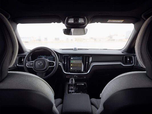 Cabina del V60 híbrido con diseño escandinavo y tecnología avanzada. Cabina del V60 híbrido con diseño escandinavo y tecnología avanzada.