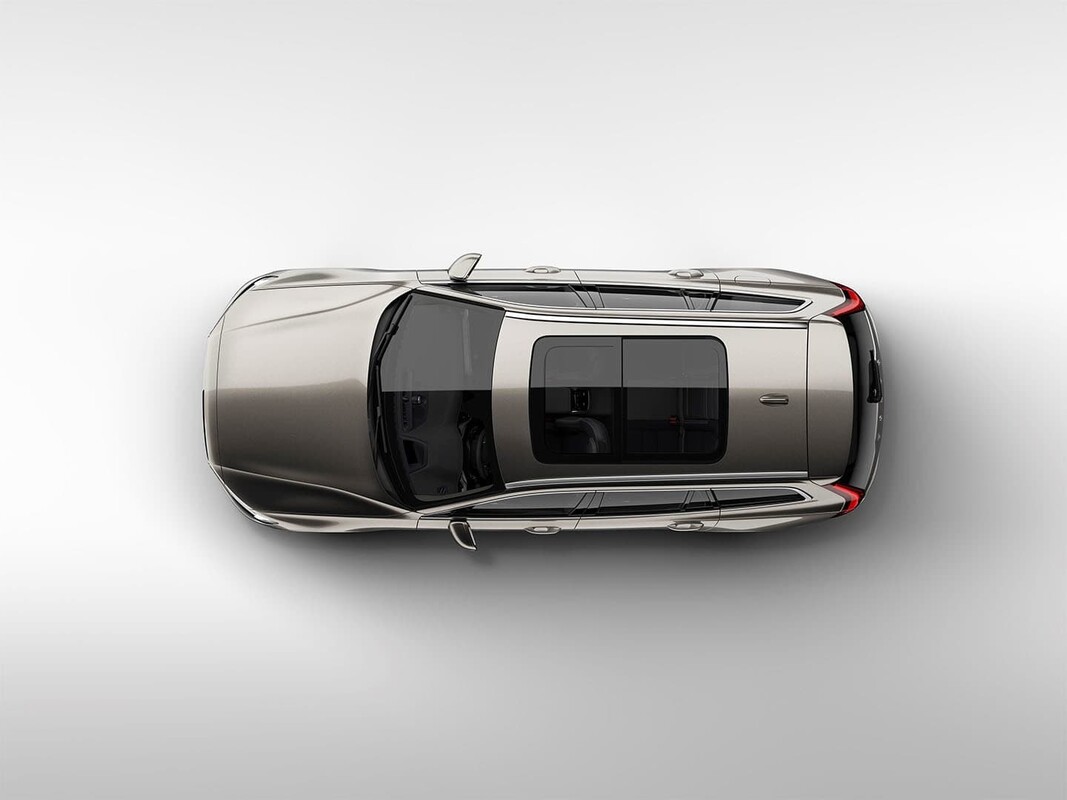 Vista superior del Volvo V60 resaltando su techo y líneas de diseño. Vista superior del Volvo V60 resaltando su techo y líneas de diseño.