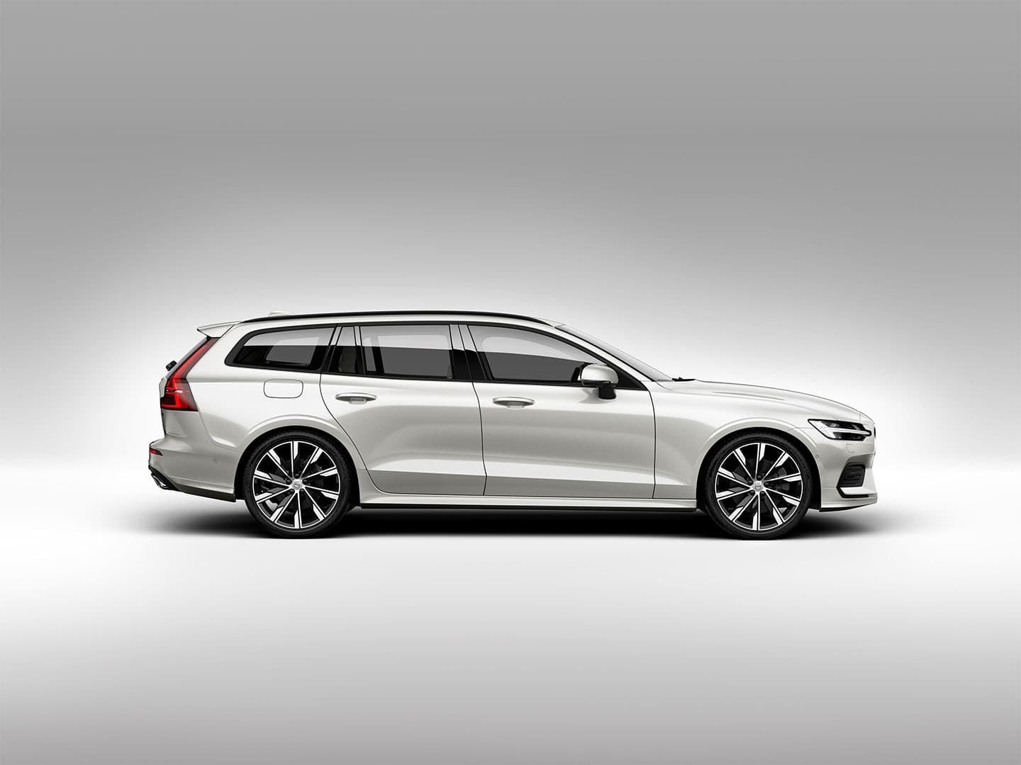 Perfil lateral del Volvo V60 que muestra su diseño dinámico y elegante.