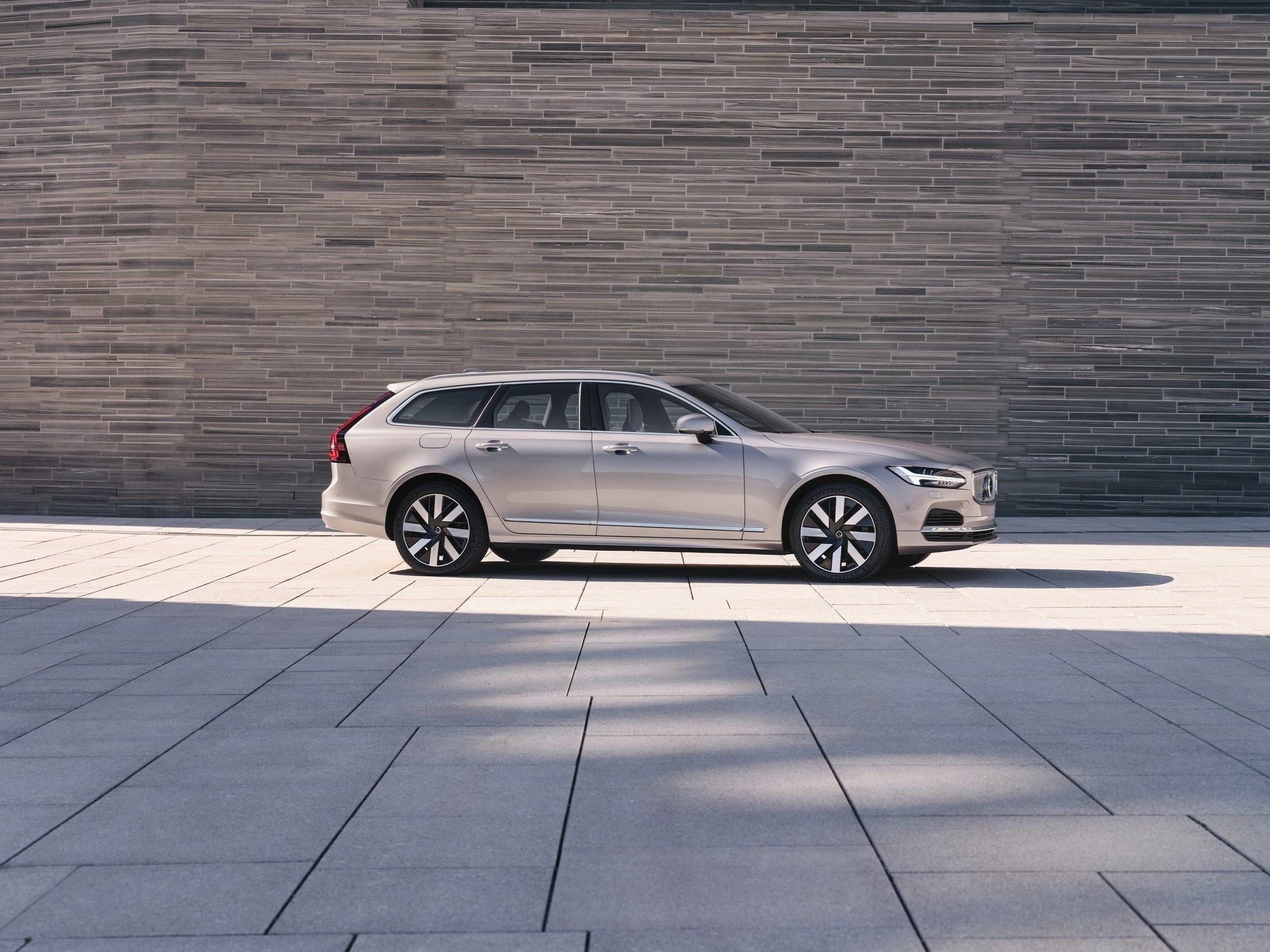 Conexión de carga del Volvo V90 Híbrido, simplificando la carga eléctrica.