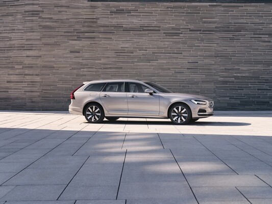 Conexión de carga del Volvo V90 Híbrido, simplificando la carga eléctrica. Conexión de carga del Volvo V90 Híbrido, simplificando la carga eléctrica.